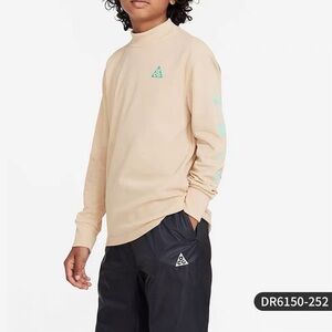Nike Boys ACG Dri-Fit Long Sleeve Thermal in Beige. Size Medium.